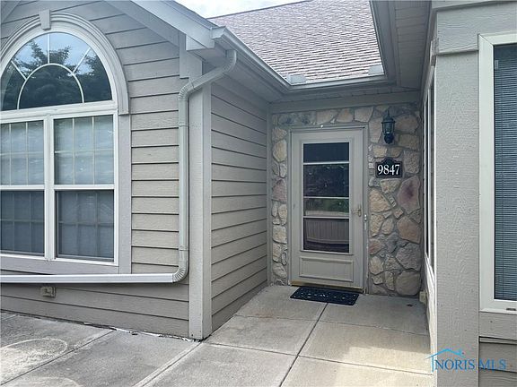 2nd image of 9847 Connor Lake Cir #7-A
