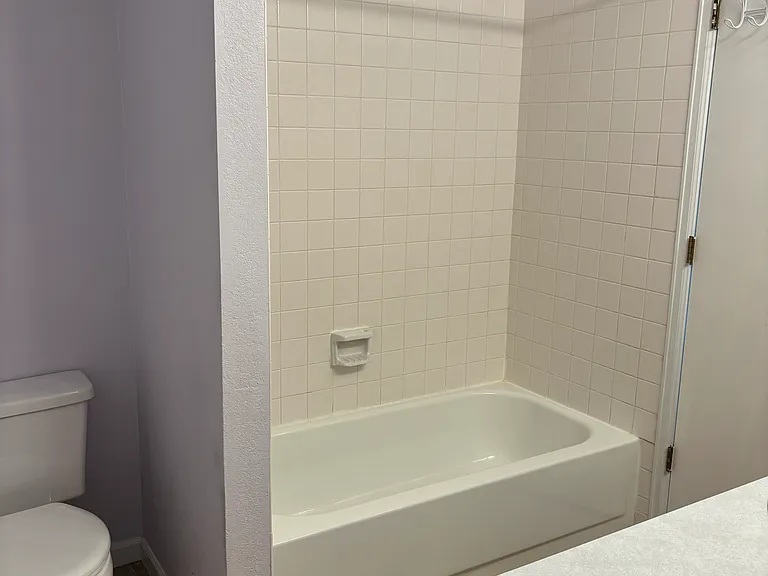 Top level full bath that intersects with hallway and primary bedroom