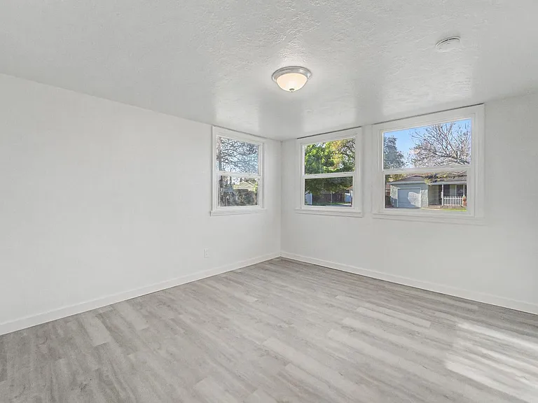 268 Del Monte Ave — Photo 16