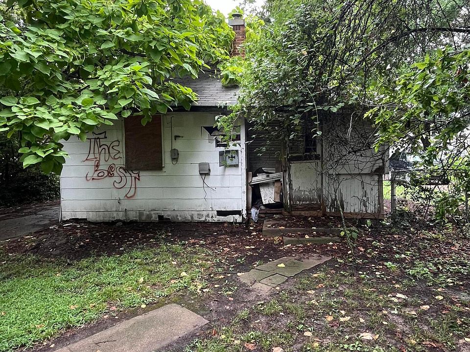 2nd image of 122 K St SE