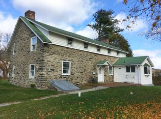 17 1st St, Matamoras, PA 18336