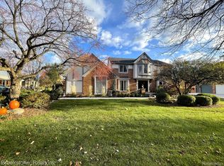 2883 Creek Bend Dr, Troy, MI
