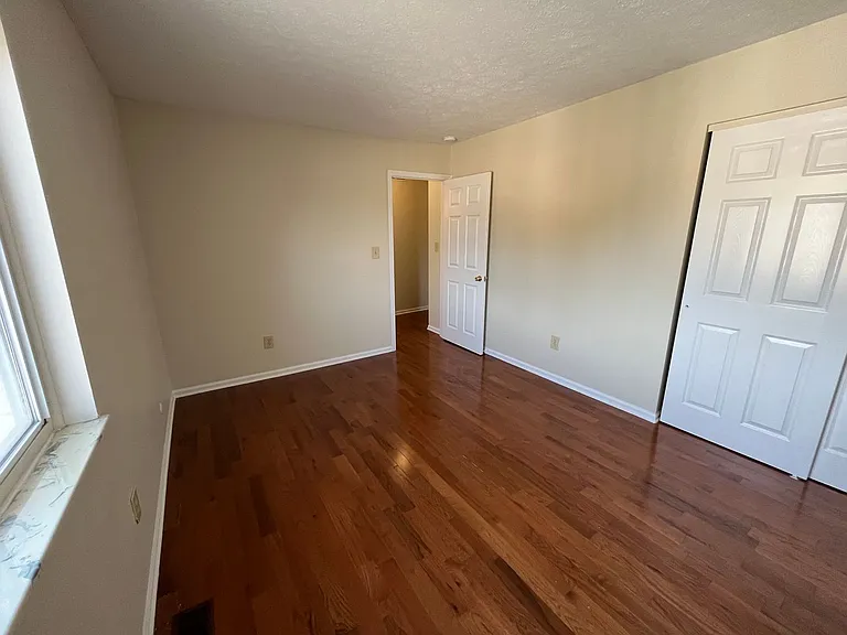 450 E Norwich Ave — Photo 8