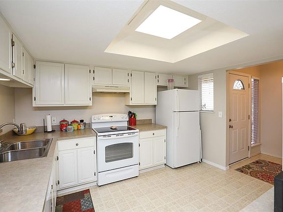 5th image of 5005 Georgi Ln APT 39