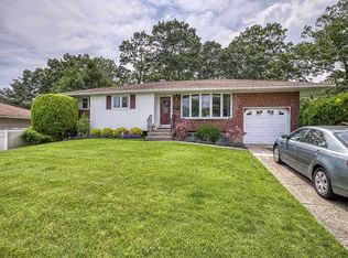92 Marie Cres, Commack, NY 11725