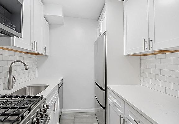 4th image of 155 E 34th St APT 2H