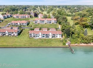 1715 River Rd APT 25, Saint Clair, MI 48079