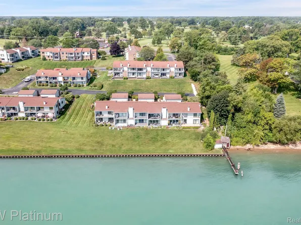 1715 River Rd APT 25, Saint Clair, MI 48079