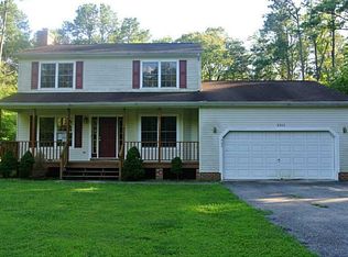 8522 Navajo Trl, Gloucester, VA 23061