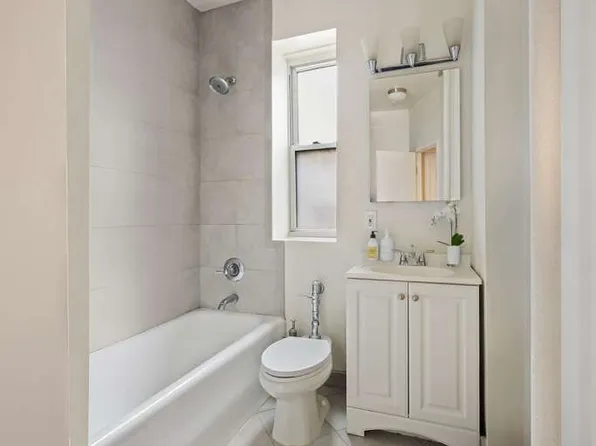 223 East 50th Street image 5 of 6