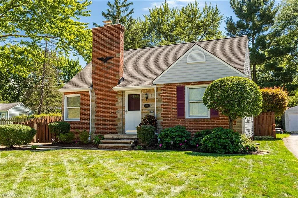 151 Kraft St photo 1