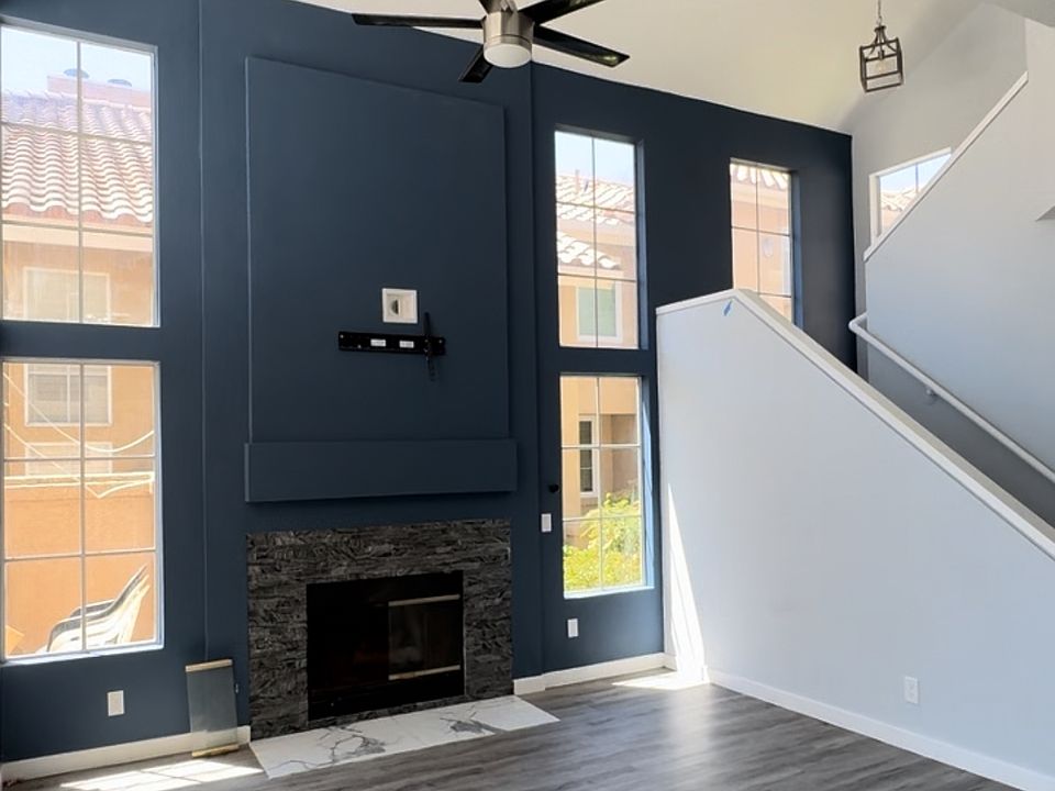 Newly Remodel townhome throughout all new stainless steel appliances