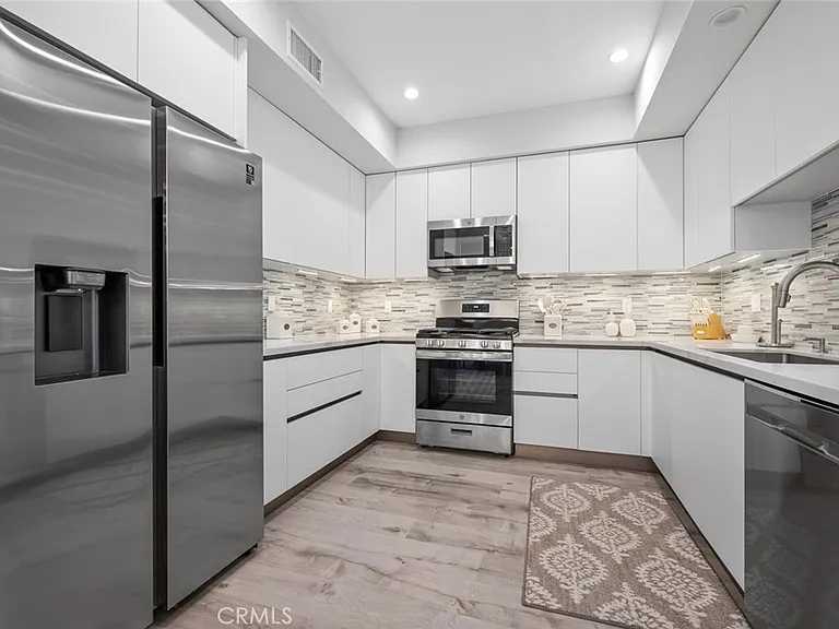 5820 La Mirada Ave #401 — Photo 10