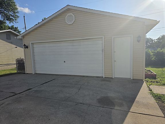 4th image of 1919 Fairfield Dr