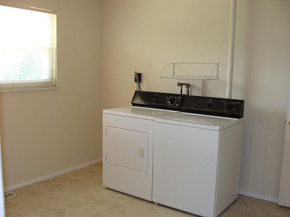 5th image of 12450 Merrick Dr