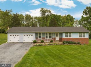 34 Fieldstone Dr, Bunker Hill, WV 25413