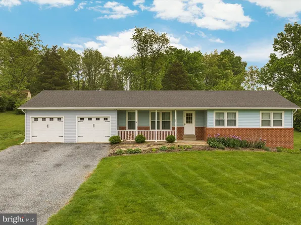 34 Fieldstone Dr, Bunker Hill, WV 25413