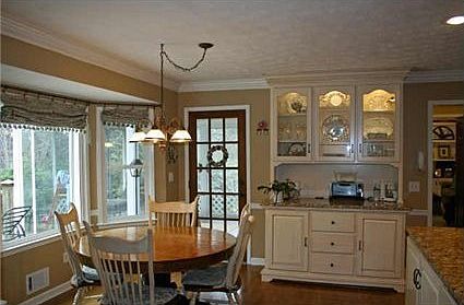 4th image of 2584 Bridgewood Ln