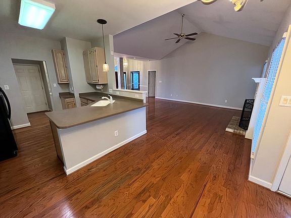 4th image of 8601 Cedar Hollow Ln