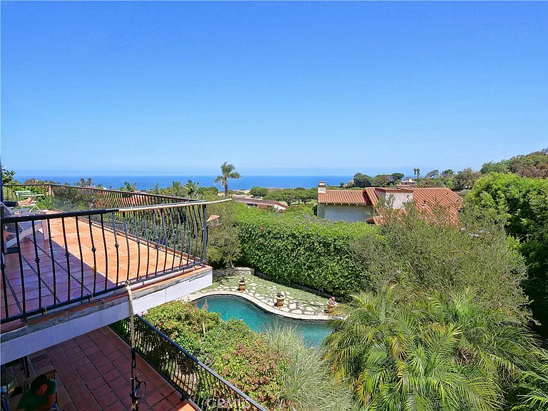 345 Palos Verdes Dr W — Photo 12