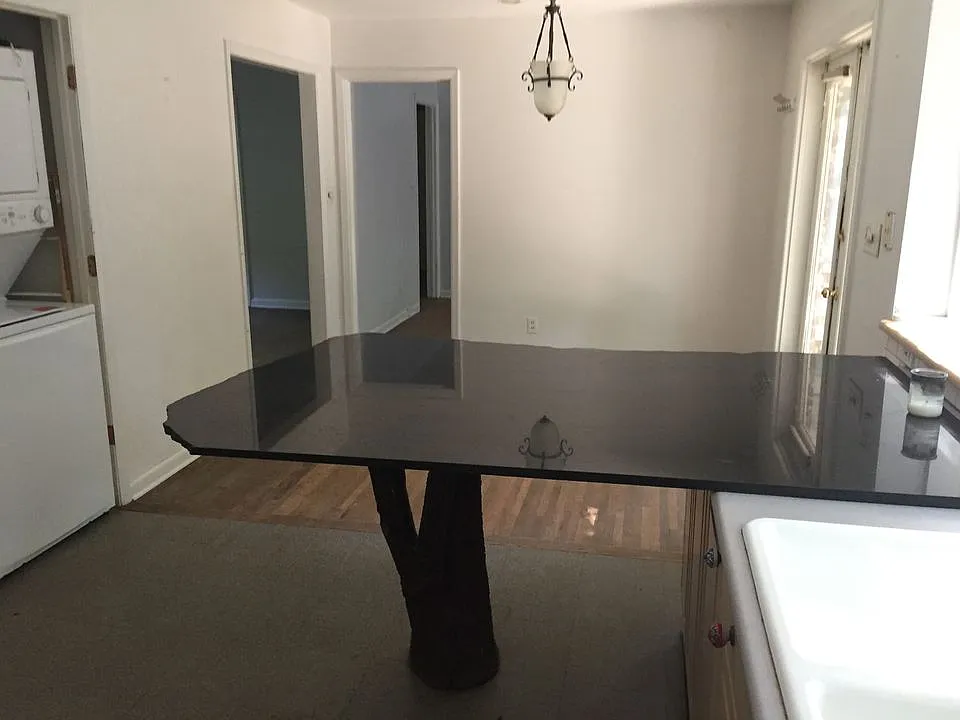 2 bed, 1.5 bath, 1700 sqft, $2,550 — Photo 3