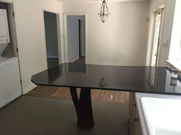 2075 Jordan Ter NE — Photo 3