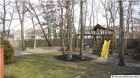 4th image of 141 Glen Ave S