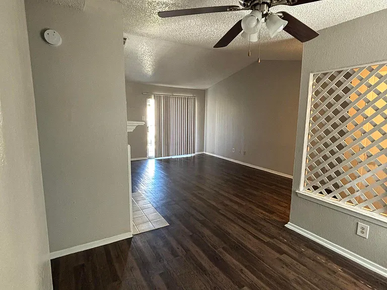 Oak Meadow Apartments — Photo 69