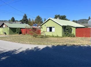 208 Maple Ave, Pinehurst, ID 83850
