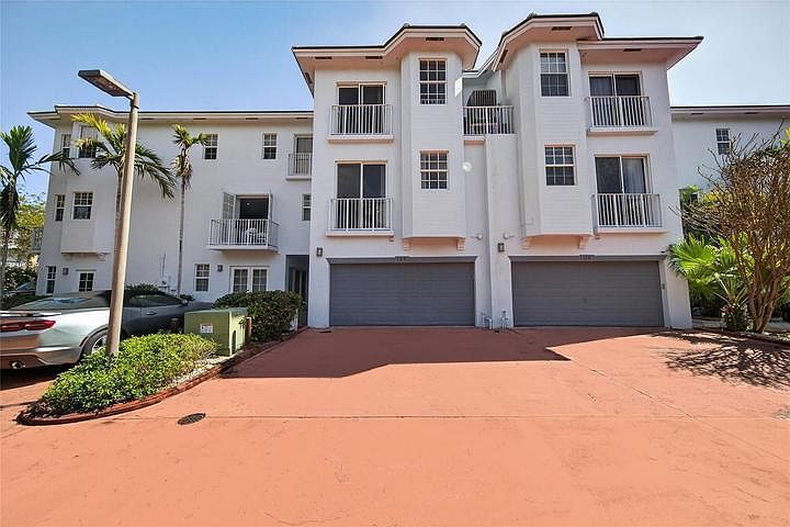 1st image of 2725 8th Ave #105