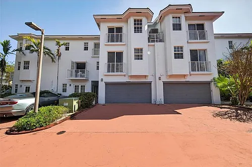 2725 8th Ave Photo 1