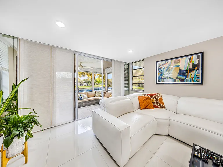 4261 W Palm Aire Dr #204 — Photo 15