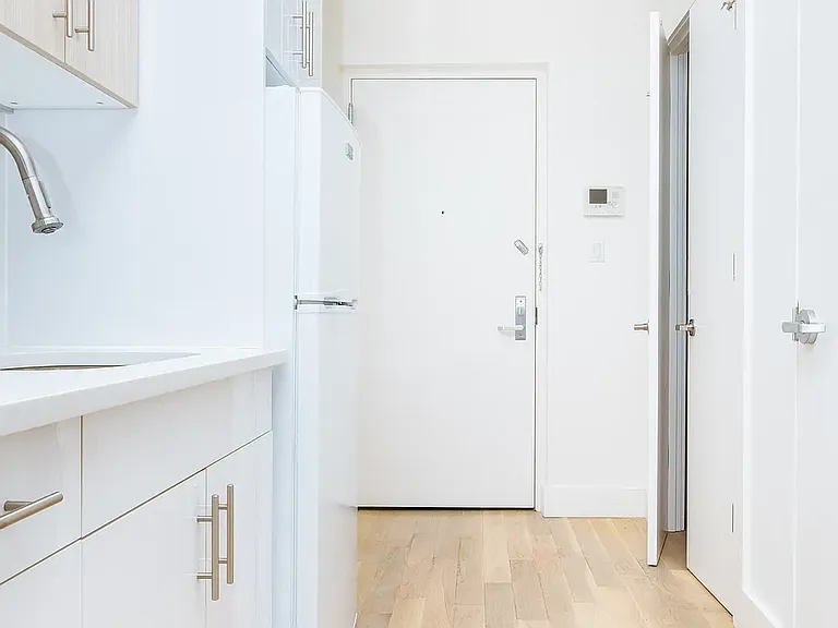 818 Lexington Ave #3S — Photo 3