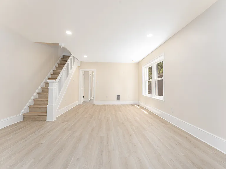 129 Walnut St — Photo 3