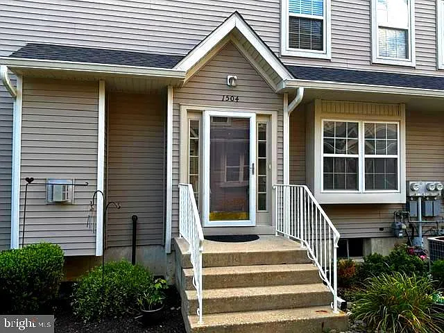 1504 Coventry Way — Photo 2