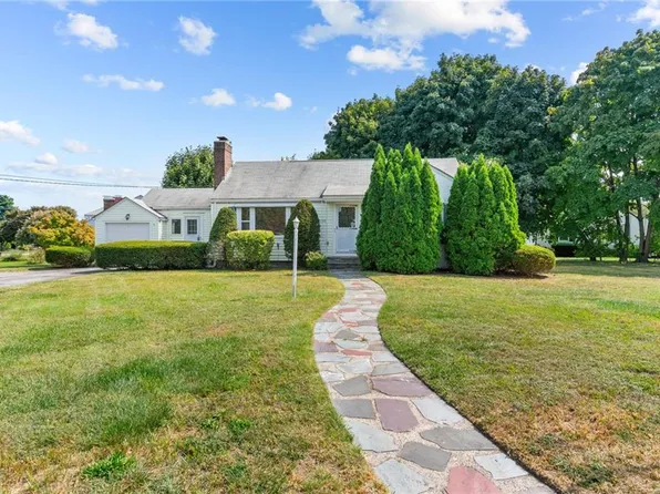 135 Garden City Dr, Cranston, RI 02920