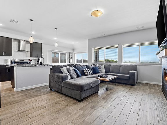 4th image of 1032 Fairfax Dr