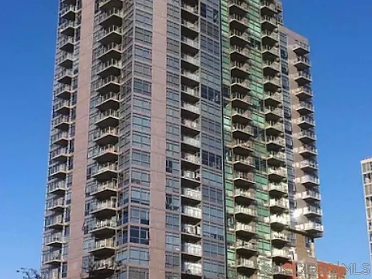 800 The Mark Ln #208 — Photo 1