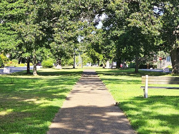 4th image of 66 Nashawena Park