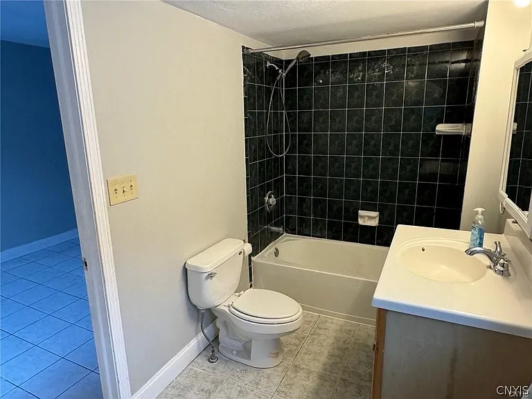 34 Syracuse St — Photo 10