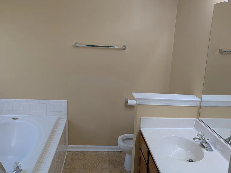 4411 Sutherland Cir — Photo 10