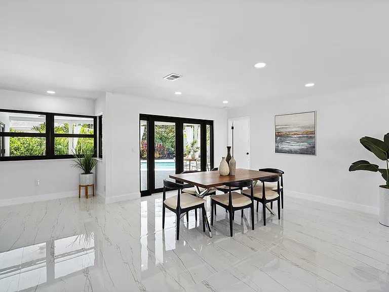 1200 SW 8th St — Photo 9