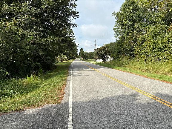 4th image of 556 Millers Rd