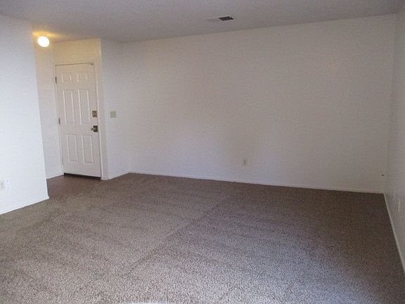 3rd image of 1581-1587 E Cross Ave #1585
