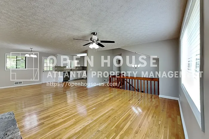 151 Castleair Dr NE — Photo 4