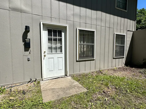 202 Madison Ave APT B, Warrensburg, MO 64093