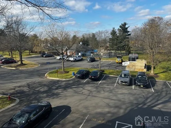 24 Fisher Dr, Franklin Park, NJ 08823