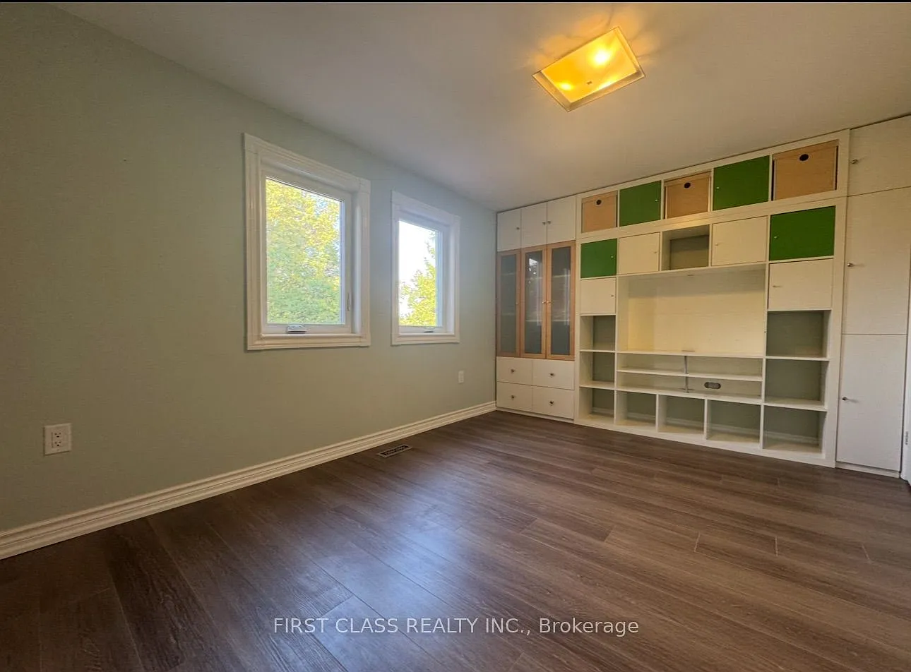 3 bed, $999 — Photo 1