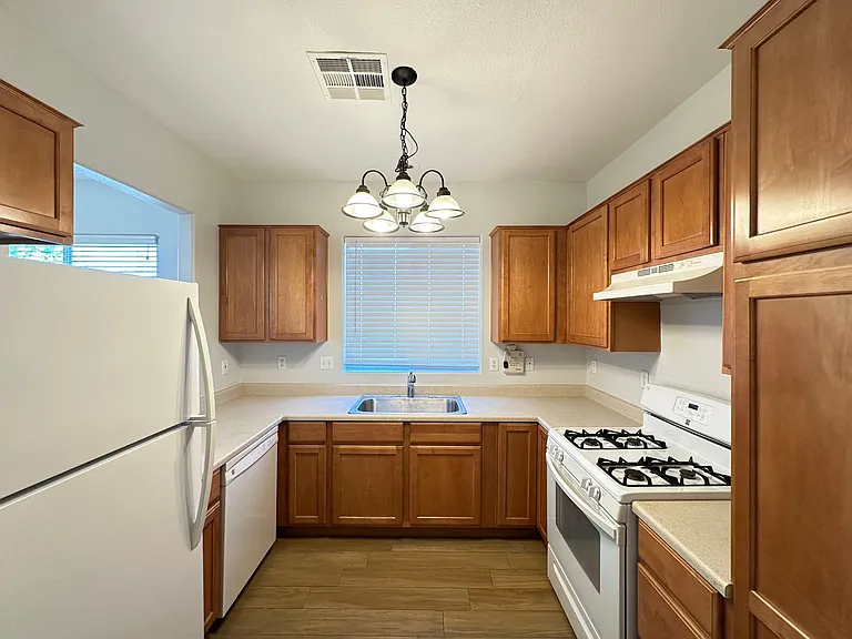 241 Crystal Rose Ct — Photo 6