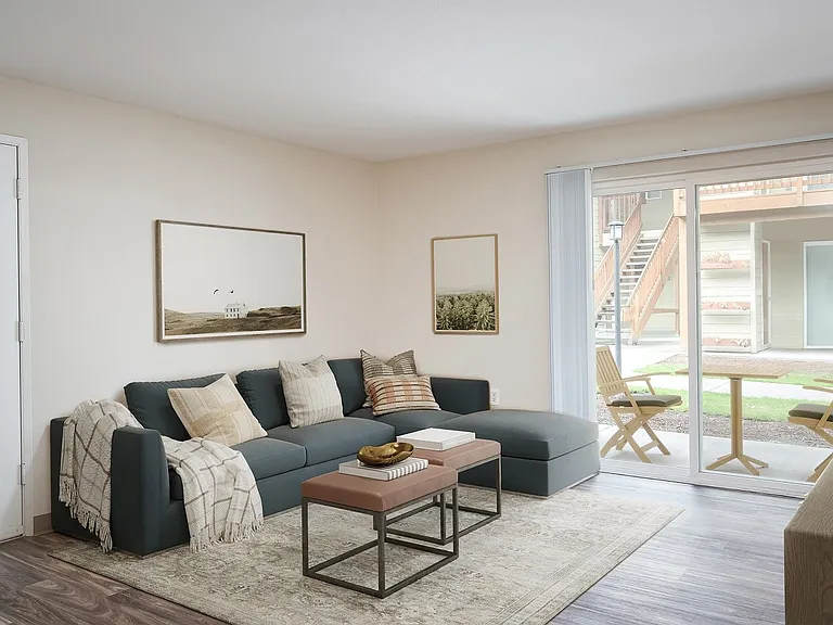 Suzann Plaza Apartments — Photo 11